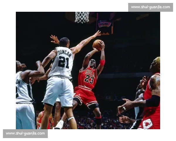 邓肯与奥尼尔巅峰对决内线王朝之争的时代回响篮球史上的力量与智慧较量